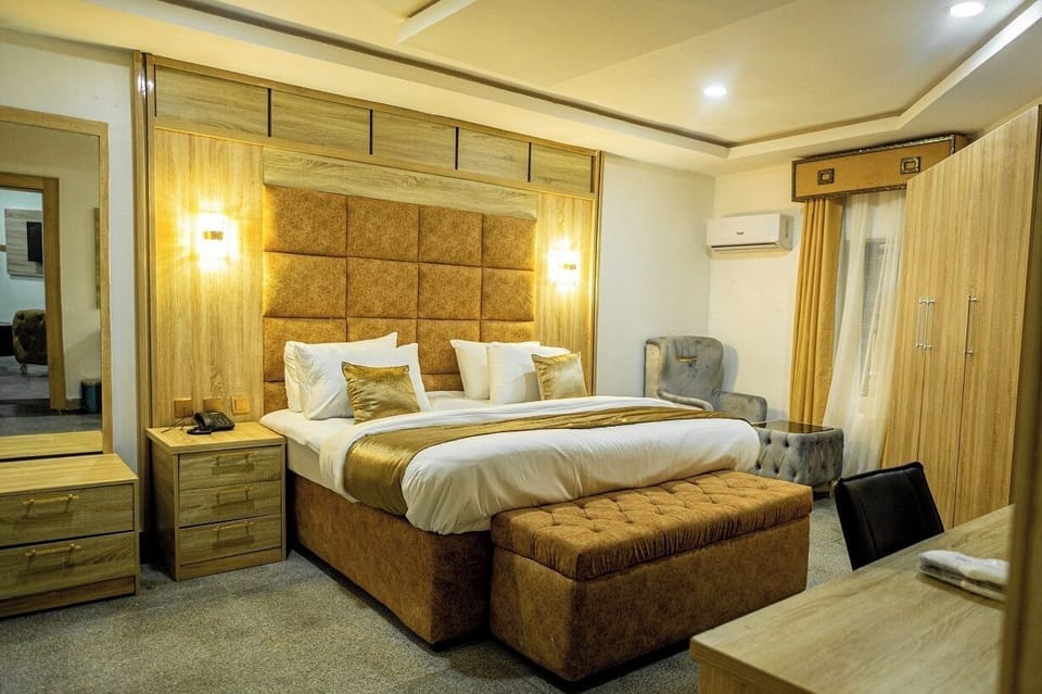 Standard Single Room | Laptop workspace, free WiFi