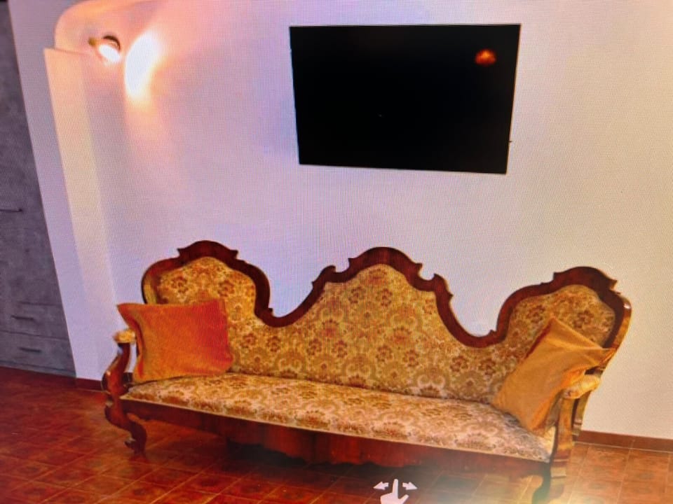 Superior Triple Room, Garden View | Living area | TV
