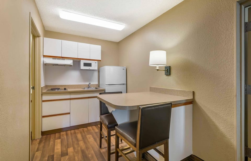 Full-size fridge, microwave, stovetop, coffee/tea maker