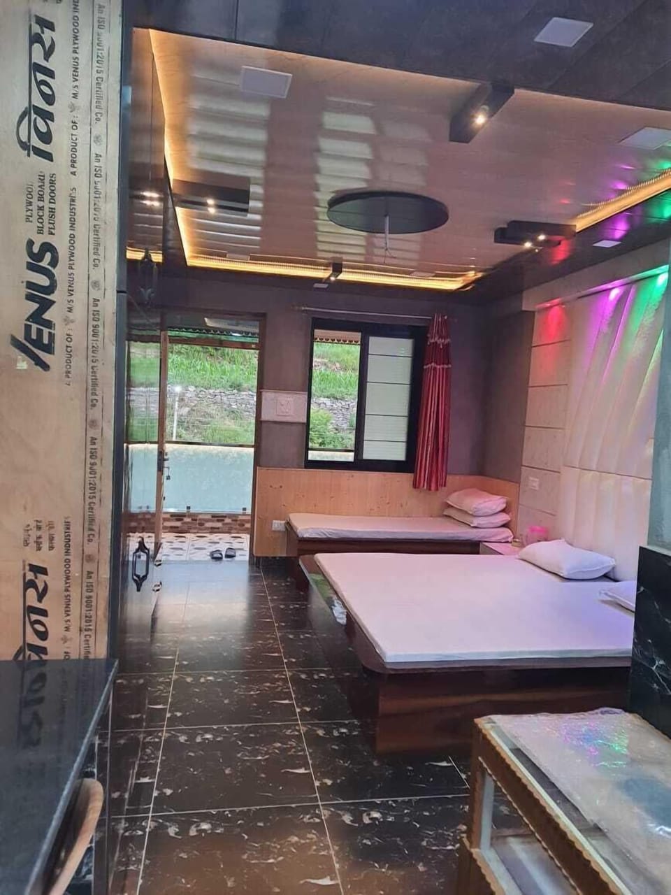 WiFi (free), bed sheets