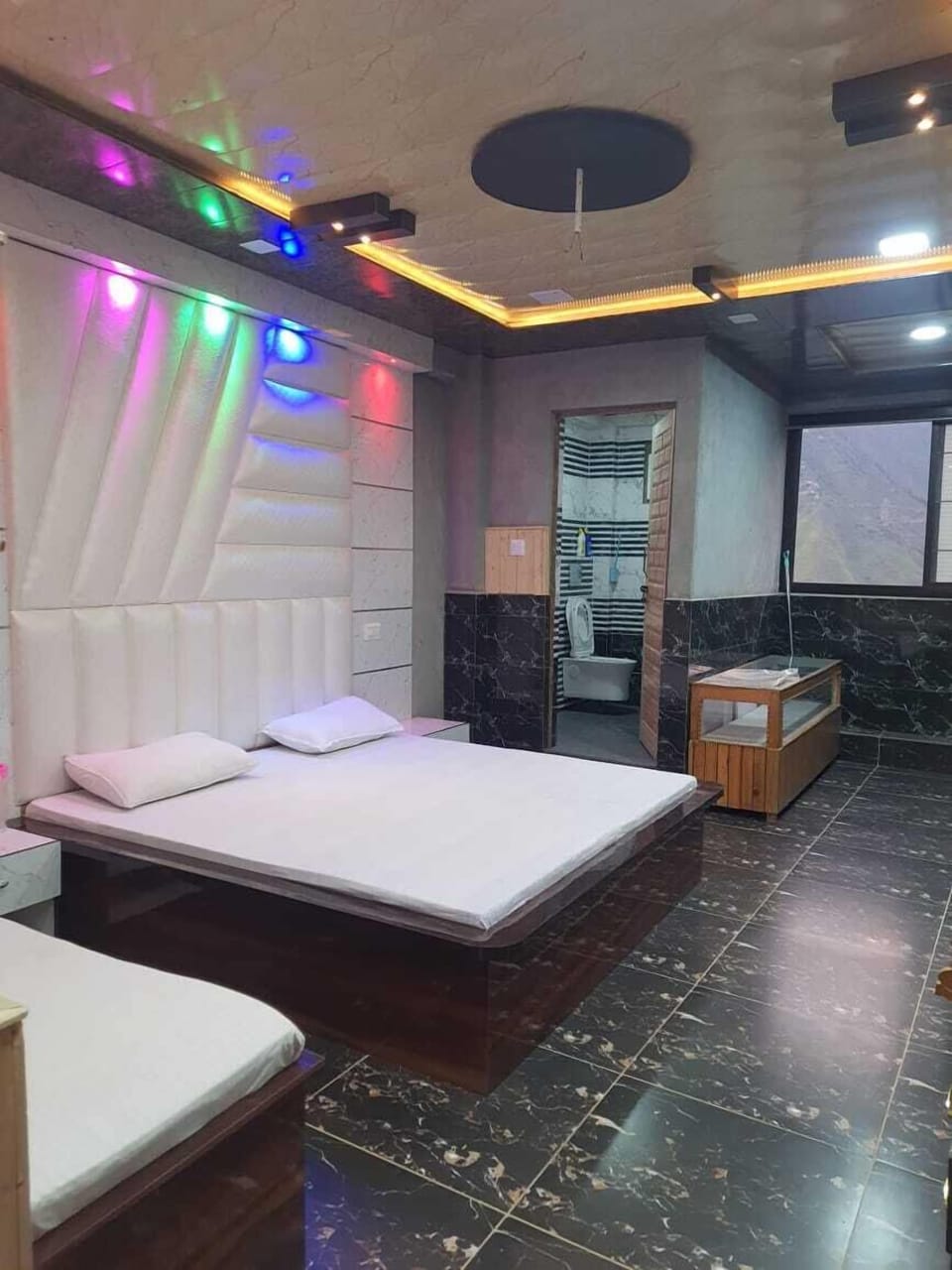 Deluxe Double Room, Mountain View | WiFi (free), bed sheets