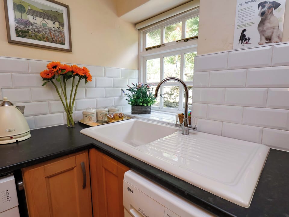 Microwave, dishwasher, cookware/dishes/utensils