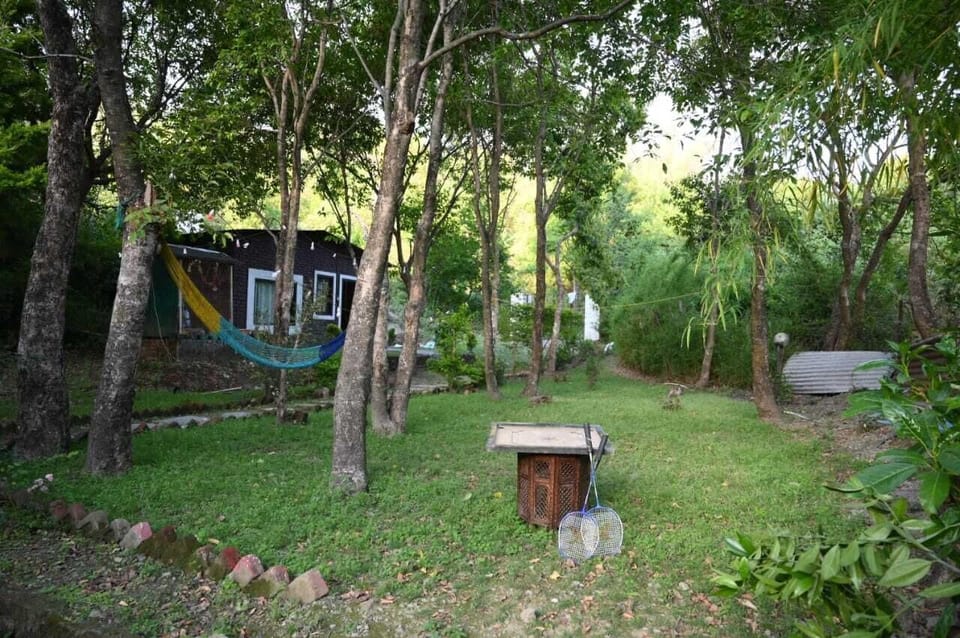 Deluxe Double or Twin Room, Balcony, Hill View | Living area