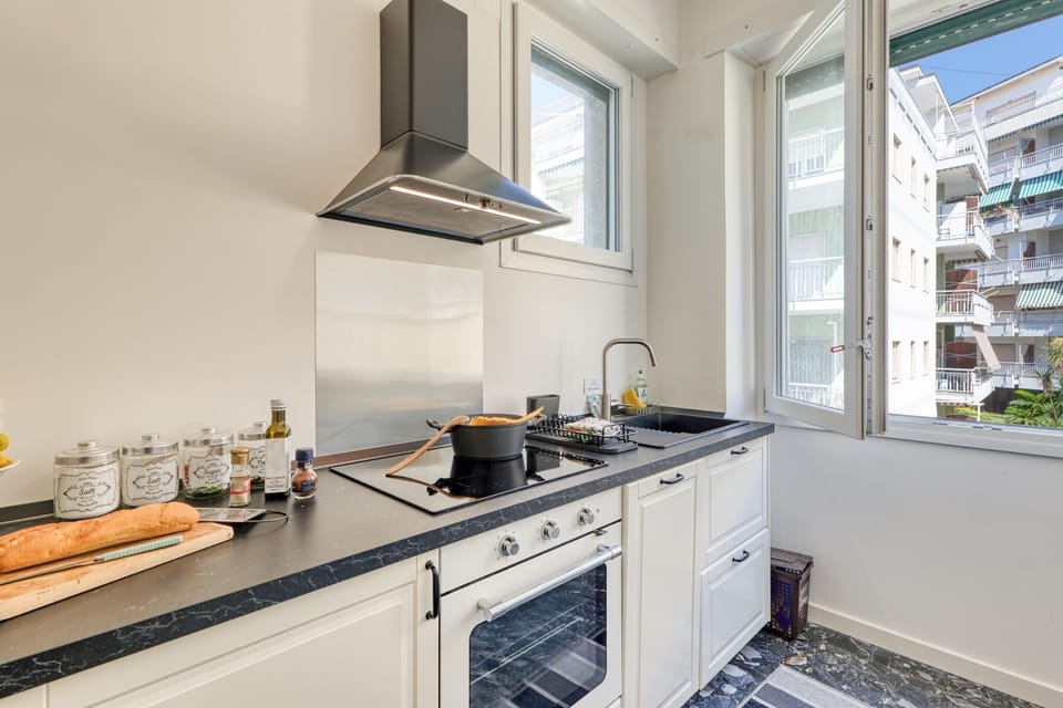 Family Apartment, 1 Bedroom, Balcony (Casa Irene Sanremo Centro Casino) | Private kitchen | Fridge, oven, stovetop, dishwasher