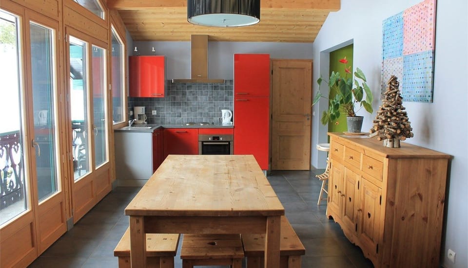 Apartment, 4 Bedrooms (Rhododendron) | In-room dining