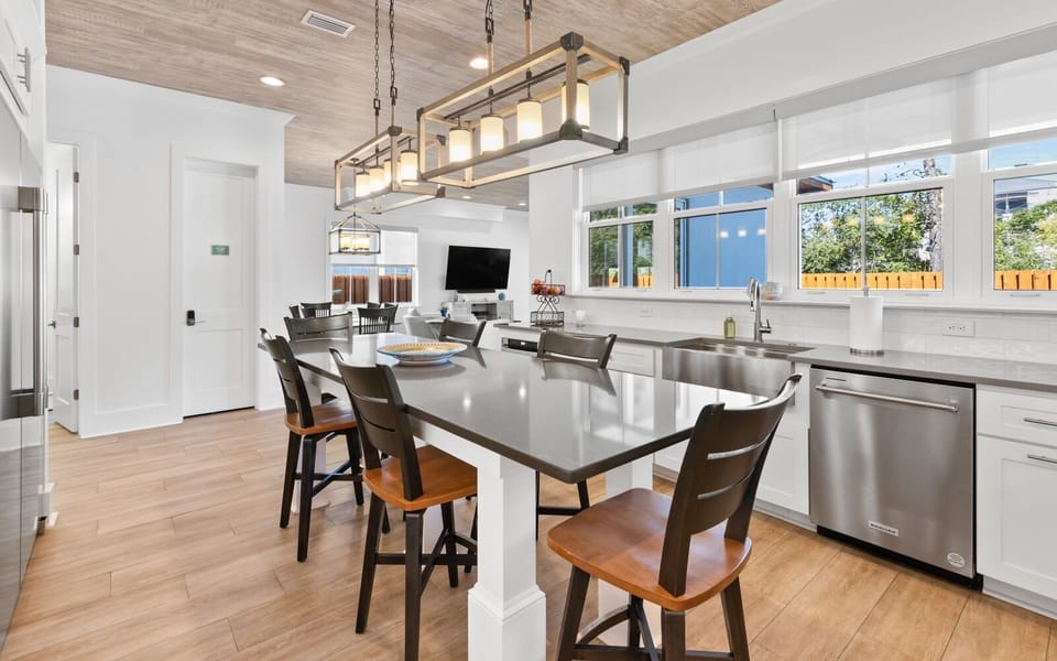 House, Multiple Beds, Pool Access, Pool View (Changes in Latitude) | Private kitchen | Fridge, microwave, oven, stovetop