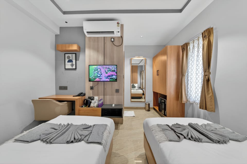 Deluxe Twin Room | Desk, WiFi (free), bed sheets