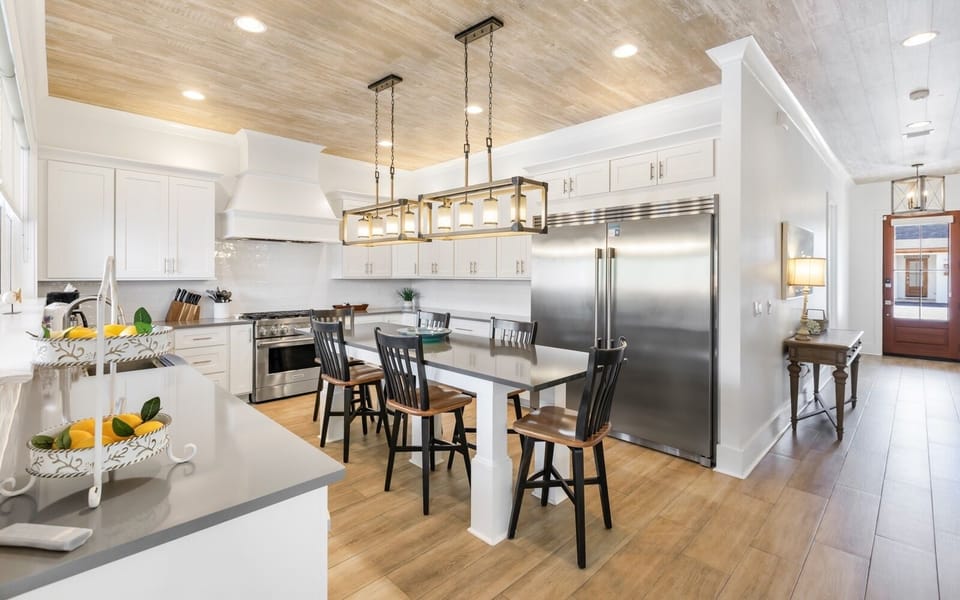 House, Multiple Beds, Pool Access, Pool View (Lynda Lou's) | Private kitchen | Fridge, microwave, oven, stovetop