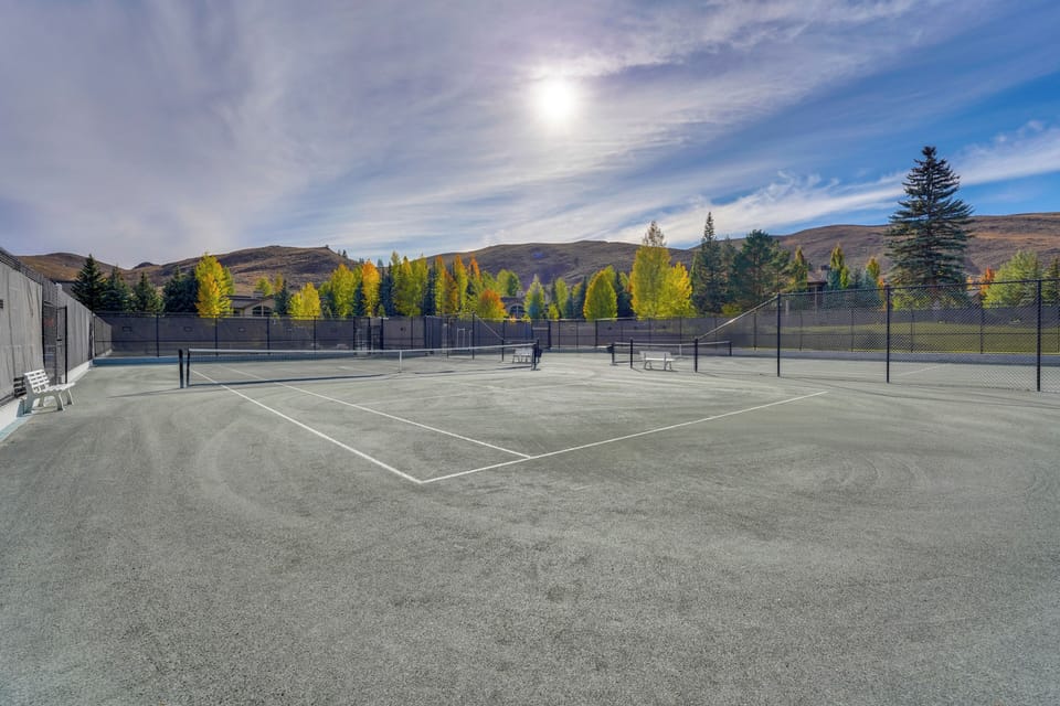 Expansive Sun Valley Home Close to Slopes! Cottage in Sun Valley