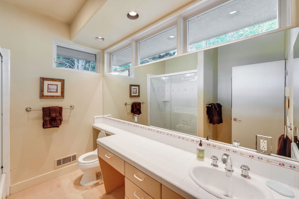 Expansive Sun Valley Home Close to Slopes! Cottage in Sun Valley