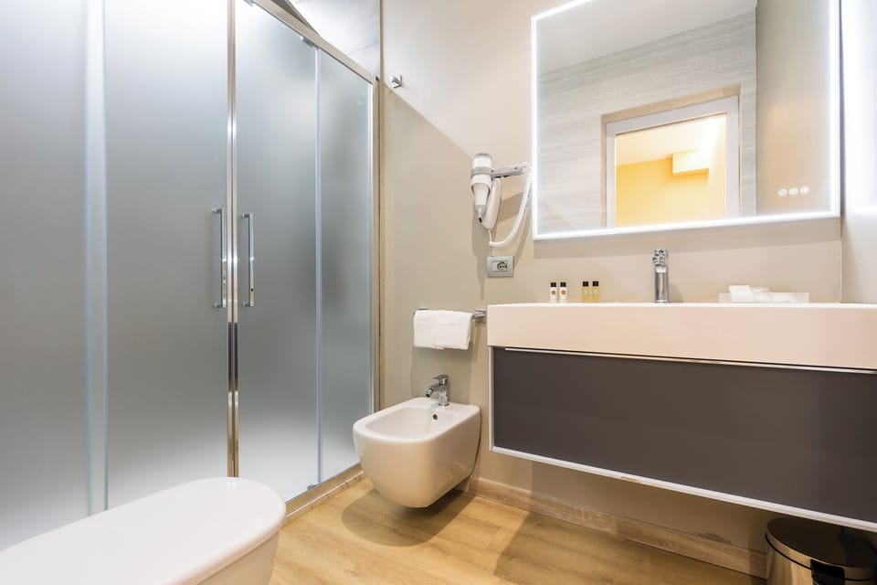 High Quality Room | Bathroom | Bathtub, slippers, towels, soap