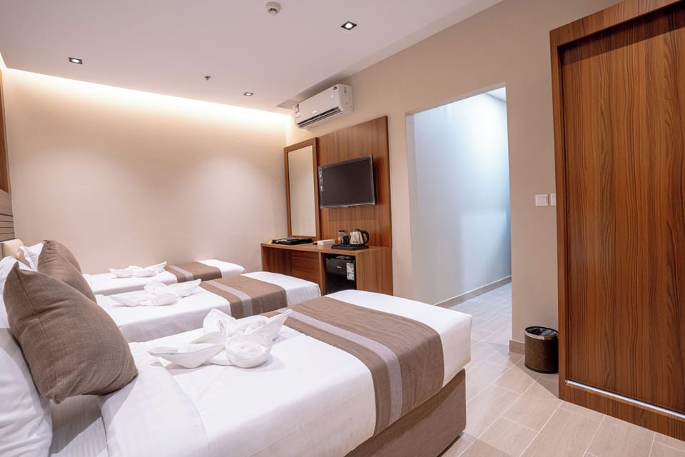 Triple Room | Minibar, soundproofing, iron/ironing board (on request), WiFi (free)