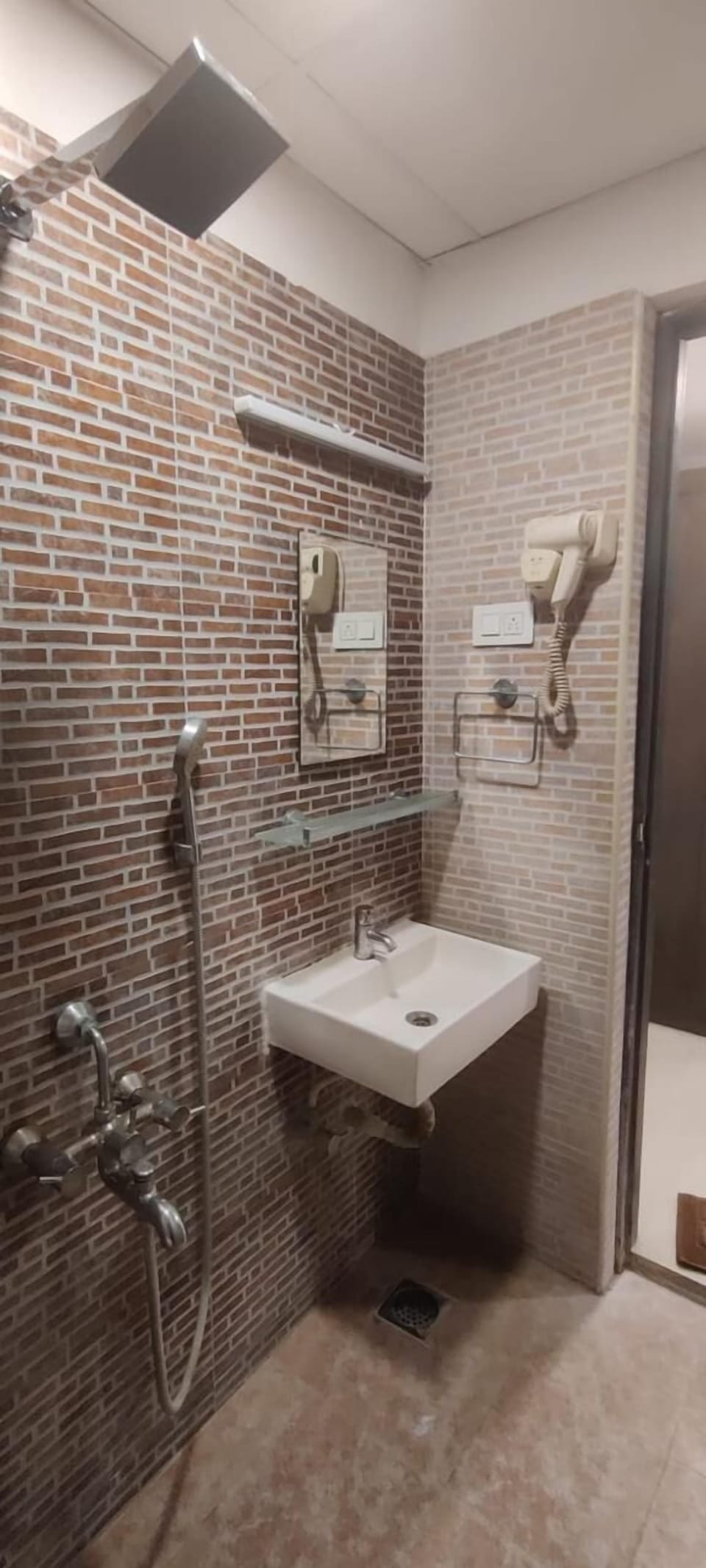 Five Stones  By Earth Hotel Ekkatuthangal Guindy Hotel in Chennai
