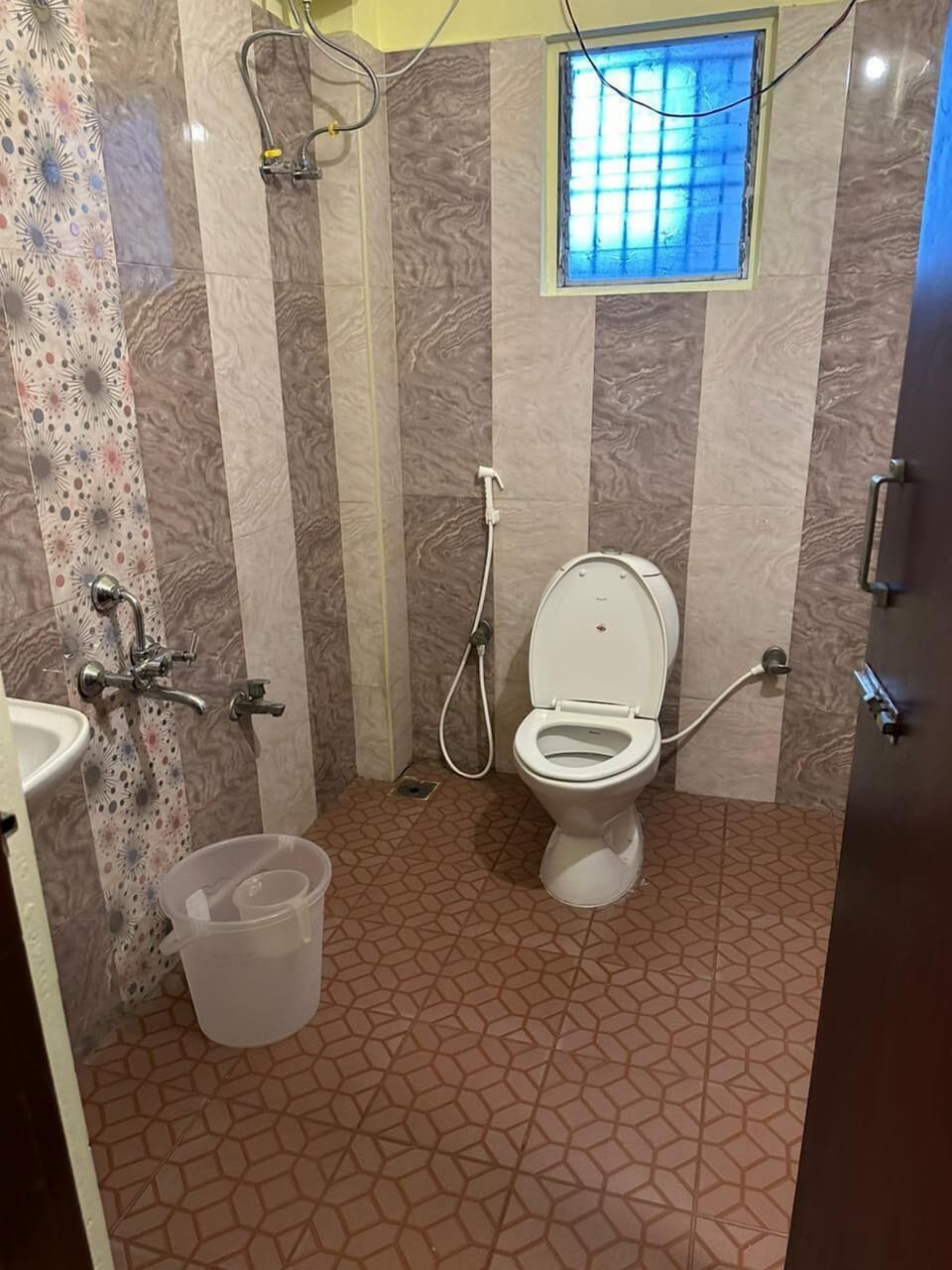 Five stones By Earth Hotel Vadapalani Hotel in Chennai