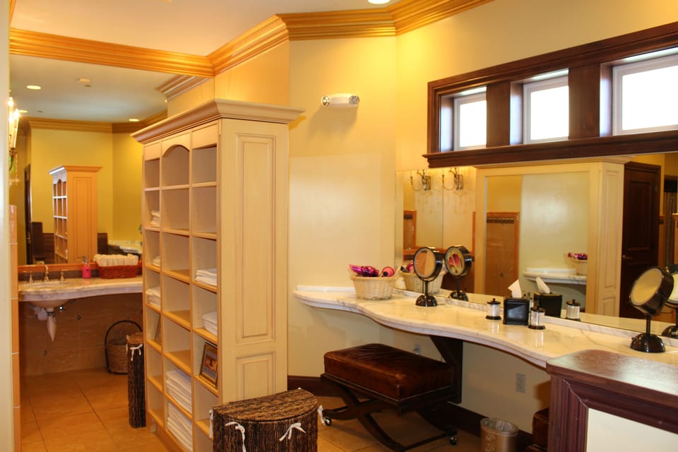 Couples treatment rooms, body treatments, aromatherapy