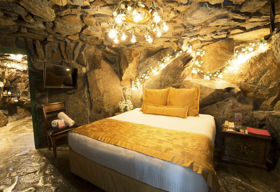 Daisy Mae | Premium bedding, pillowtop beds, in-room safe, individually decorated