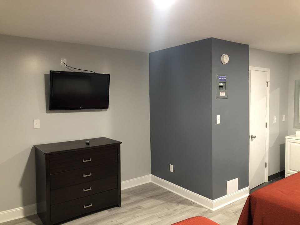 Basic Double Room | Desk, free WiFi, bed sheets