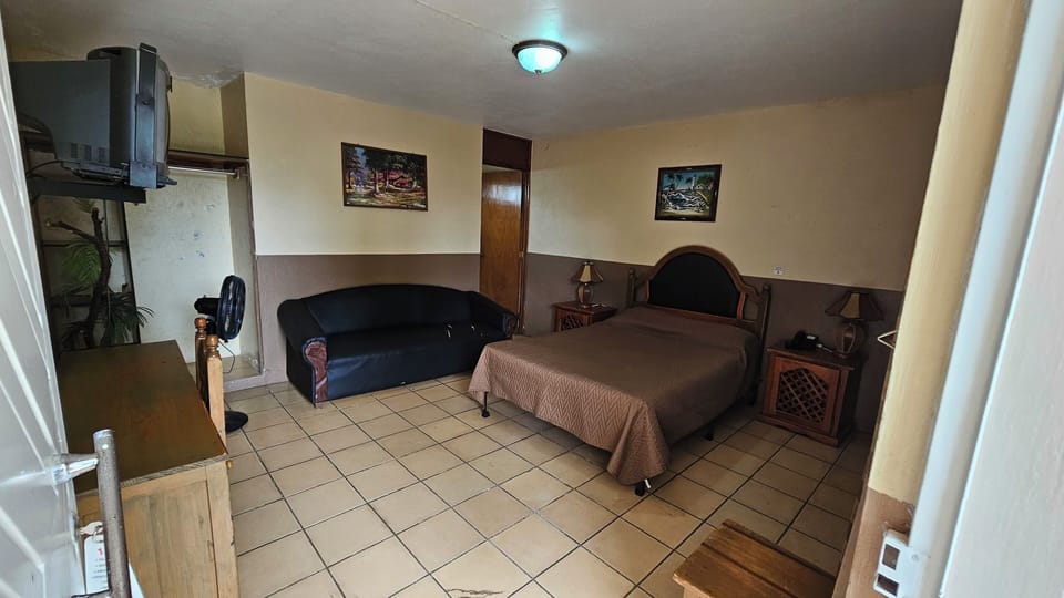 Economy Room | Iron/ironing board (on request), WiFi (free)