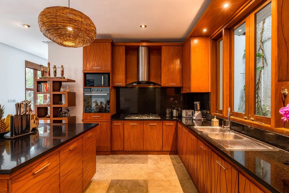 Basic Villa | Private kitchen | Fridge, microwave, oven, stovetop