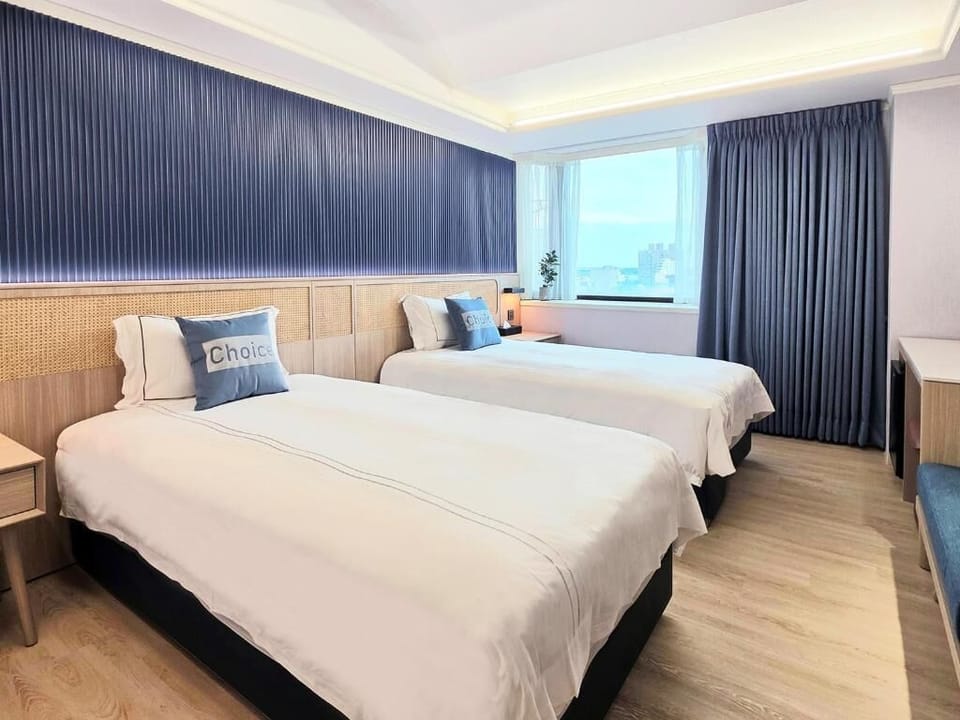 Economy Twin Room | In-room safe, desk, free WiFi, bed sheets