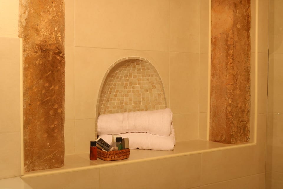 Deluxe Triple Room | Bathroom | Slippers, bidet