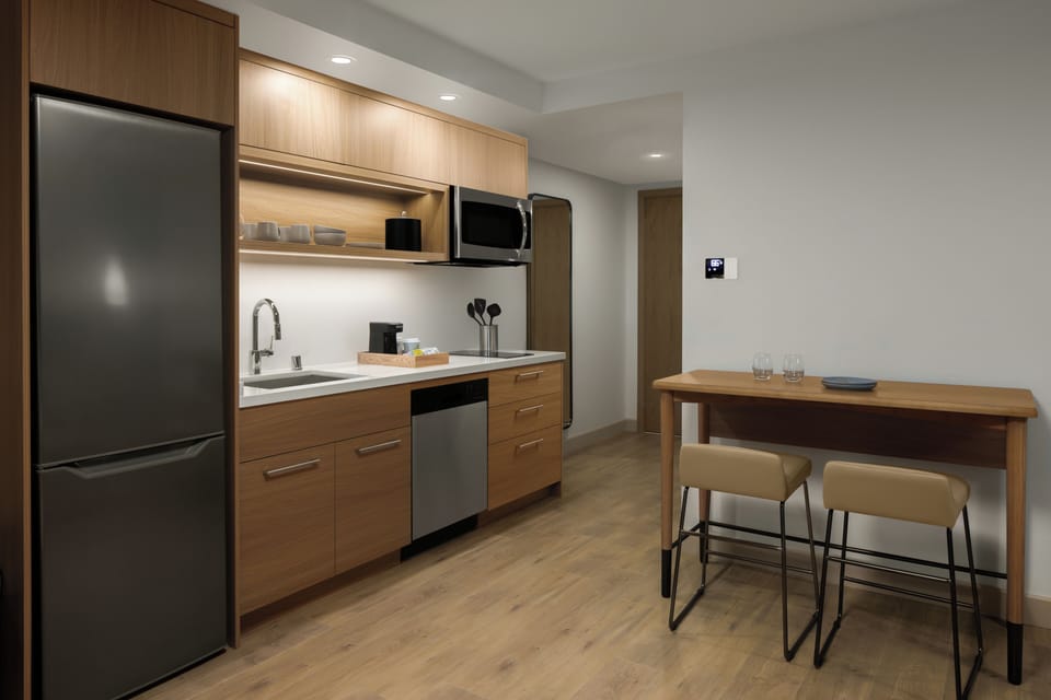 Full-size fridge, microwave, stovetop, dishwasher