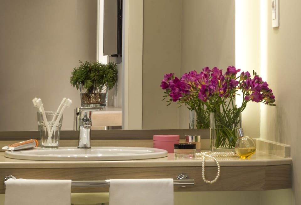 Junior Suite, Garden View (no smoking) | Bathroom sink