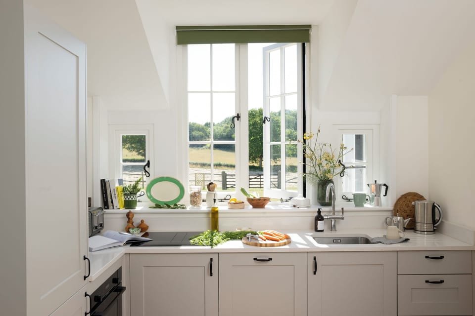Cottage, Patio, Garden View | Private kitchen | Electric kettle, highchair