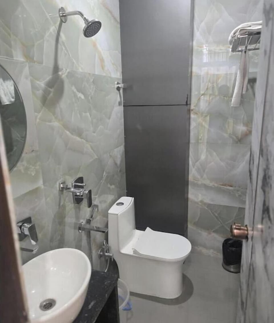 Twin Room, Balcony | Bathroom | Shower, hair dryer, slippers, towels