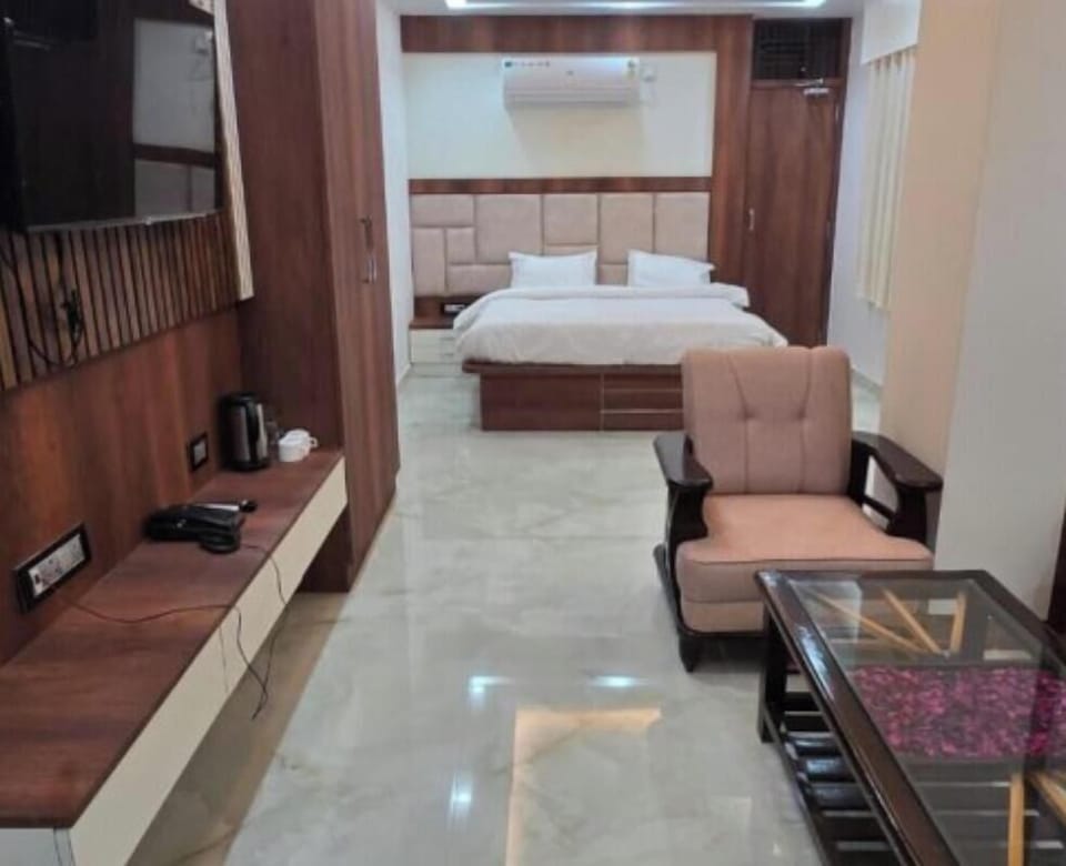 Twin Room, Balcony | In-room safe, desk, blackout drapes, soundproofing