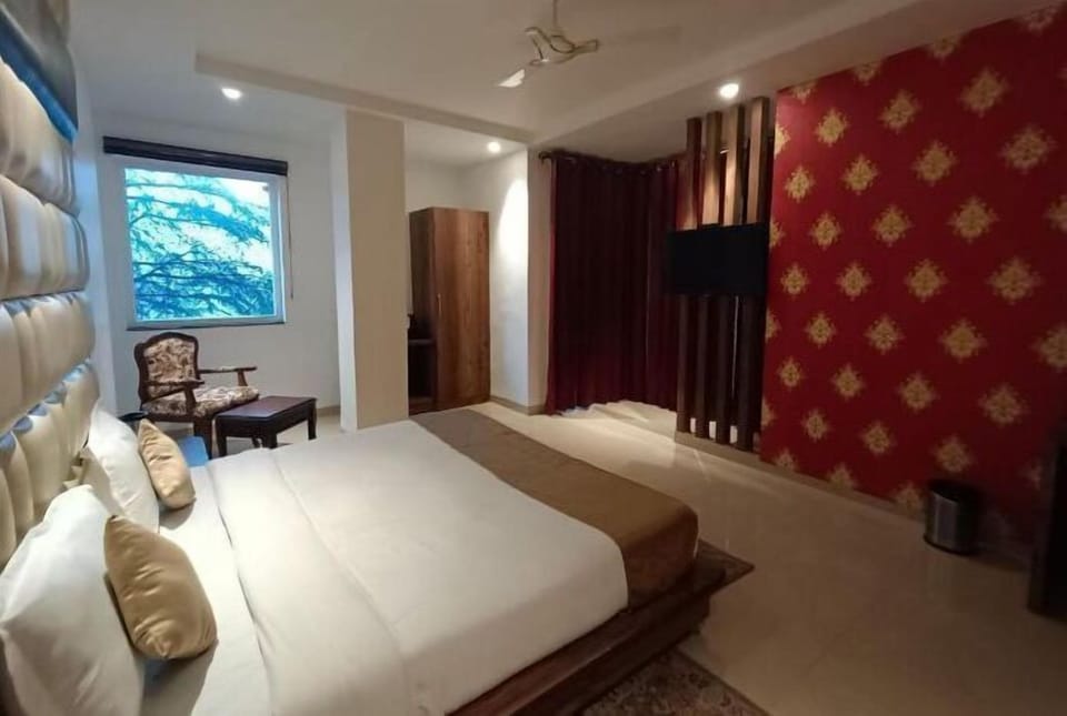 Deluxe Double Room, 1 Bedroom | Desk, laptop workspace, free WiFi