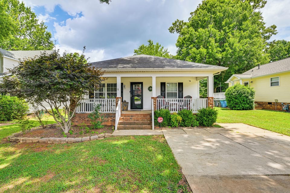 Cottage (2 Bedrooms) | Front of property