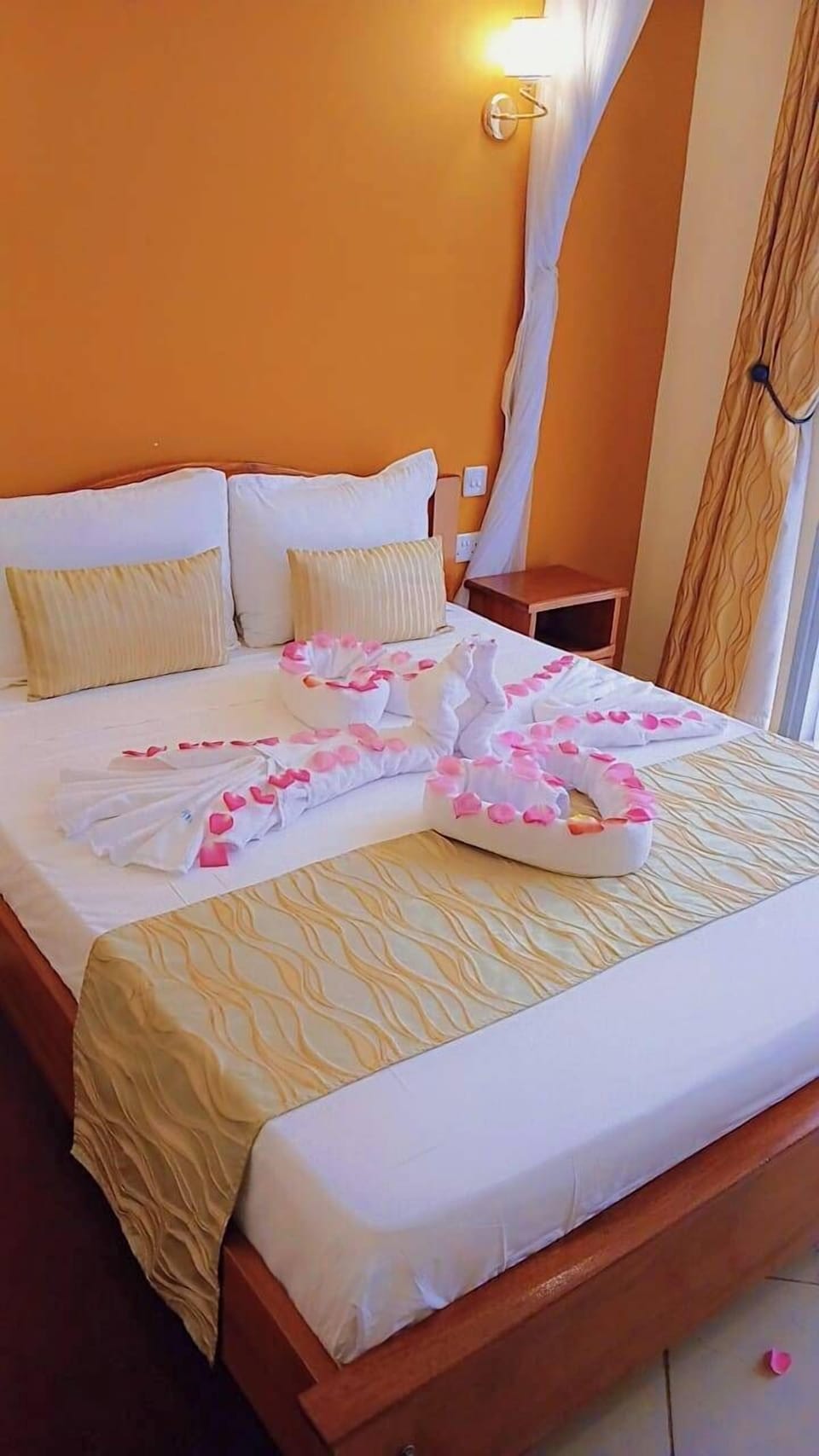 Deluxe Single Room | Free WiFi, bed sheets