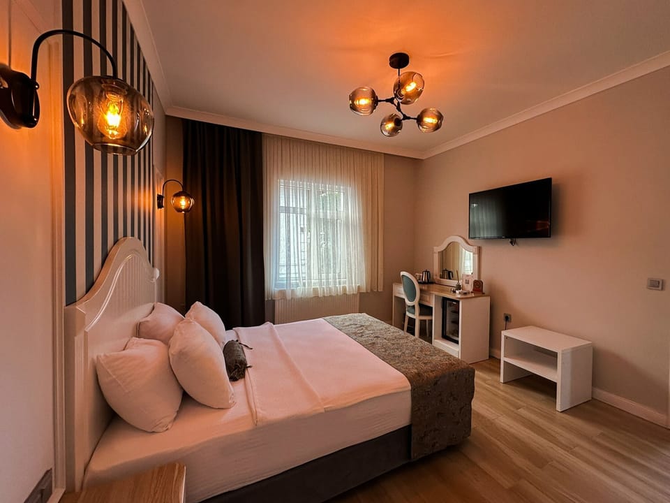Deluxe Room | Desk, laptop workspace, free WiFi
