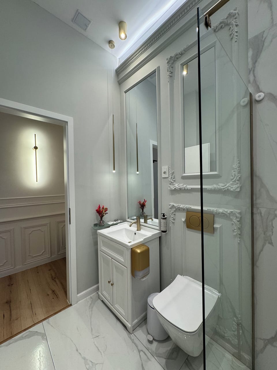 Double Room | Bathroom | Shower, free toiletries, hair dryer, bathrobes