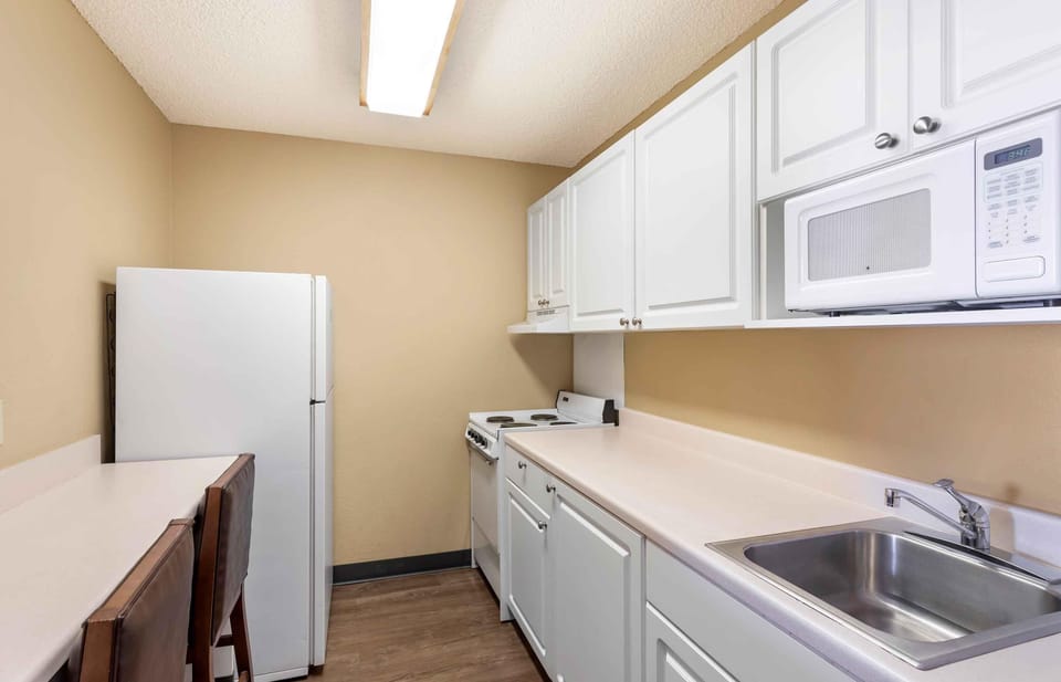 Deluxe Studio, 1 Queen Bed with Sofa bed, Non Smoking | Private kitchen | Full-size fridge, microwave, stovetop, coffee/tea maker