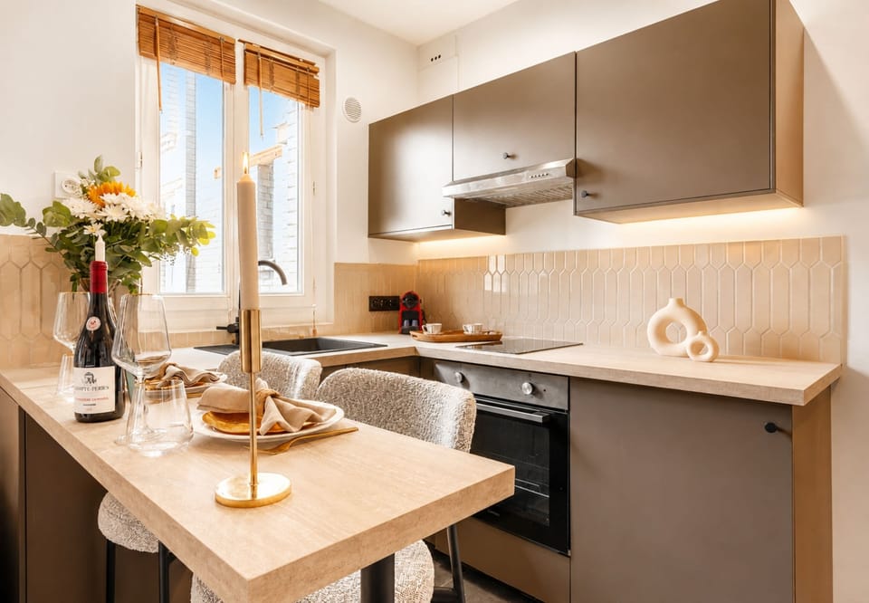 Deluxe Apartment, Courtyard View | Private kitchenette | Espresso maker, electric kettle, toaster, freezer