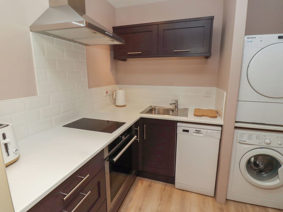 Dishwasher, cookware/dishes/utensils