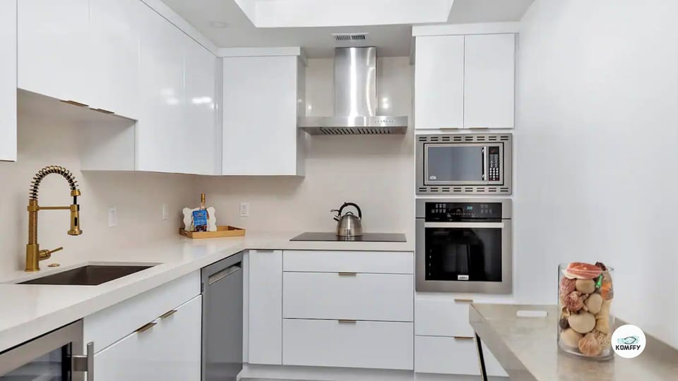 Design Apartment, Balcony, Garden View | Private kitchen | Dining tables