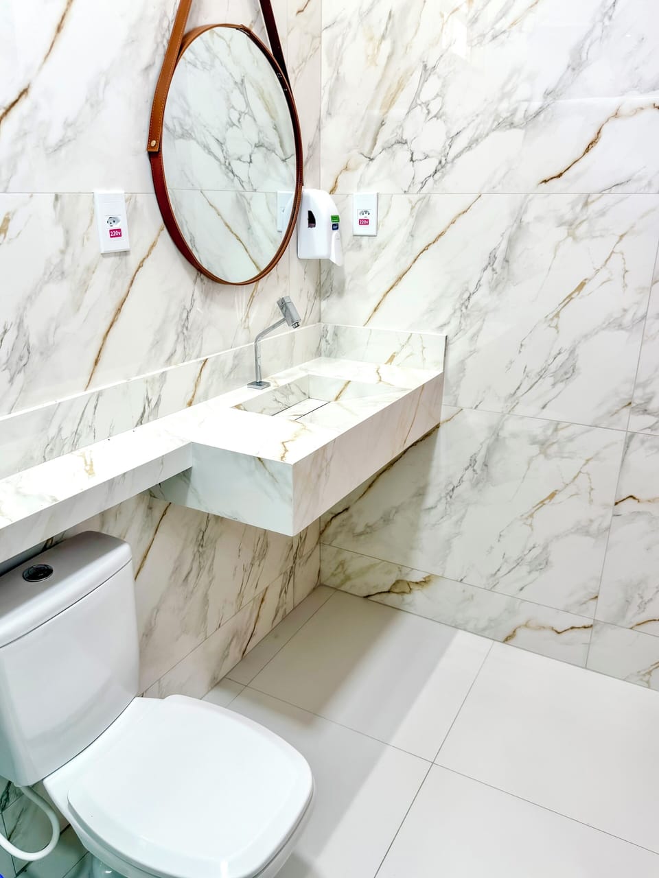 Basic Quadruple Room | Bathroom | Shower, hair dryer, towels, soap