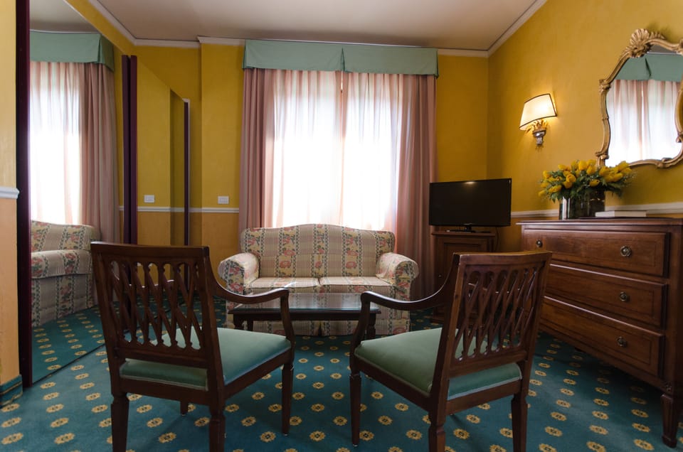 Down comforters, minibar, in-room safe, desk