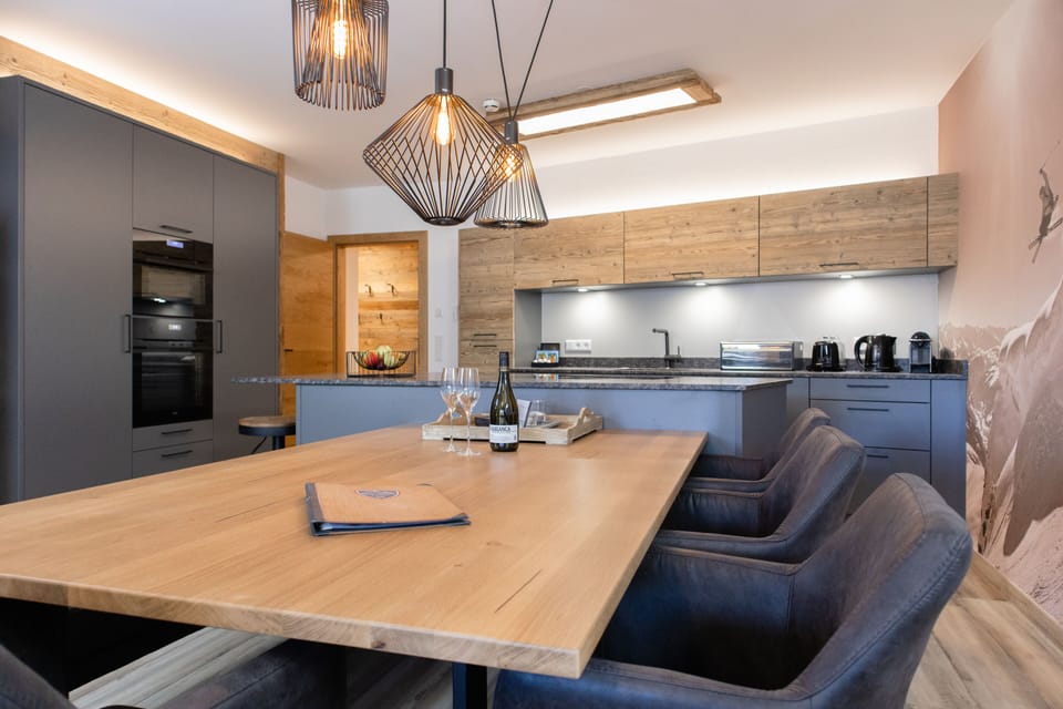 Superior Apartment (Excl. 215 EUR cleaning fee) | In-room dining