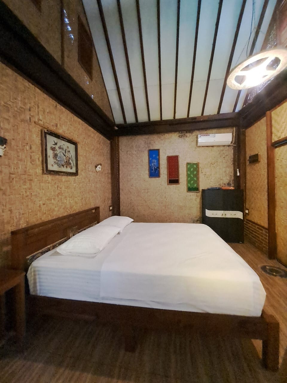 Room, 1 Queen Bed, Non Smoking | Desk, free WiFi