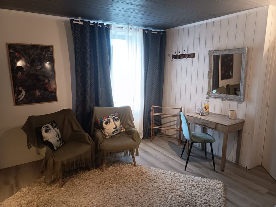 Pont-aven | Blackout drapes, soundproofing, iron/ironing board, free WiFi