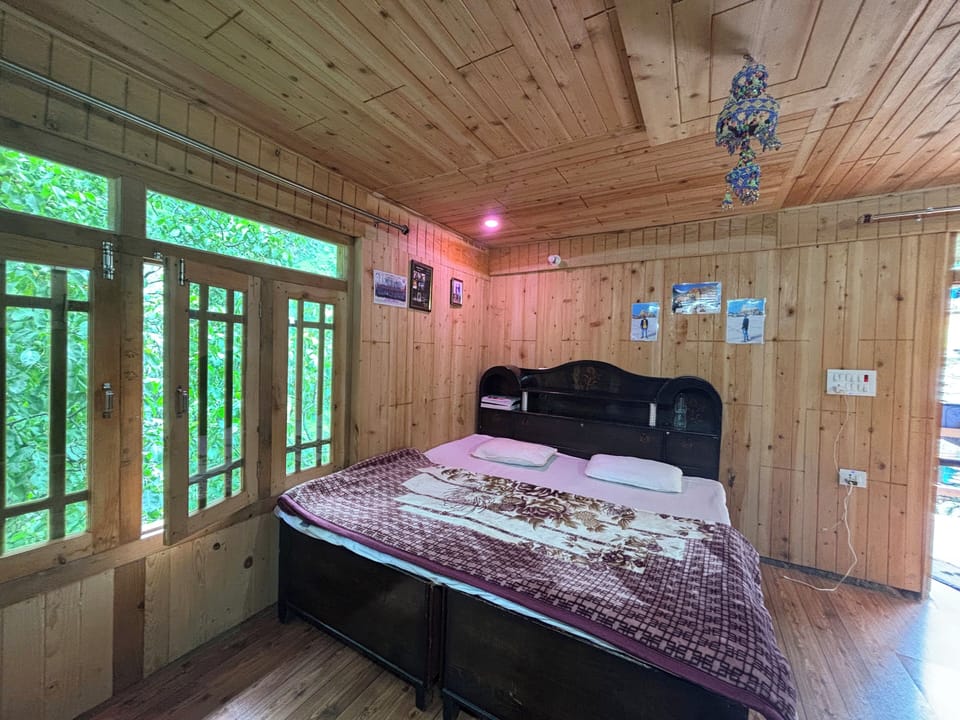 Desk, laptop workspace, iron/ironing board, free WiFi