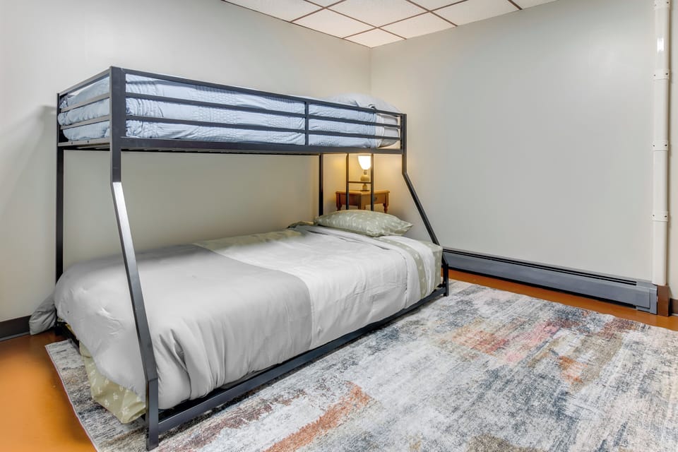 9 Mi to Downtown Rushville: Cozy Getaway w/ Grill Cottage in Illinois