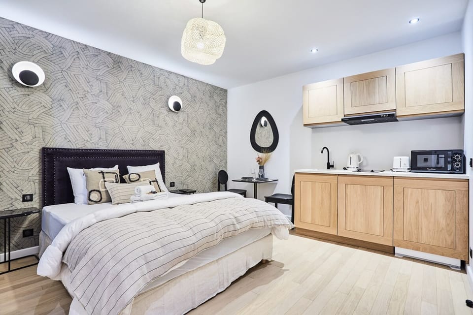 Apartment | 1 bedroom, laptop workspace, iron/ironing board, bed sheets