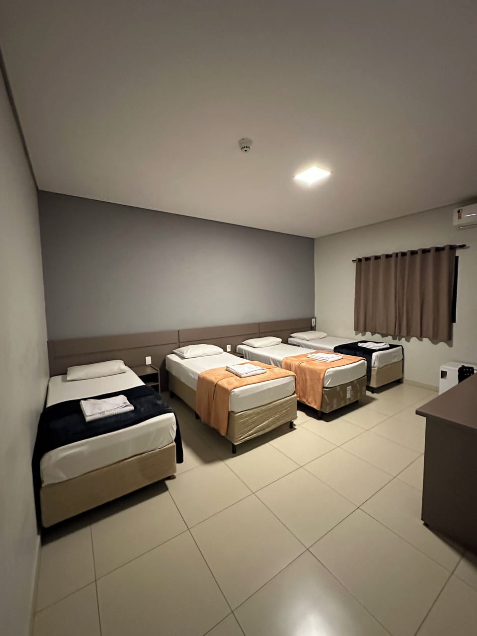 Quadruple Room | Desk, laptop workspace, free WiFi