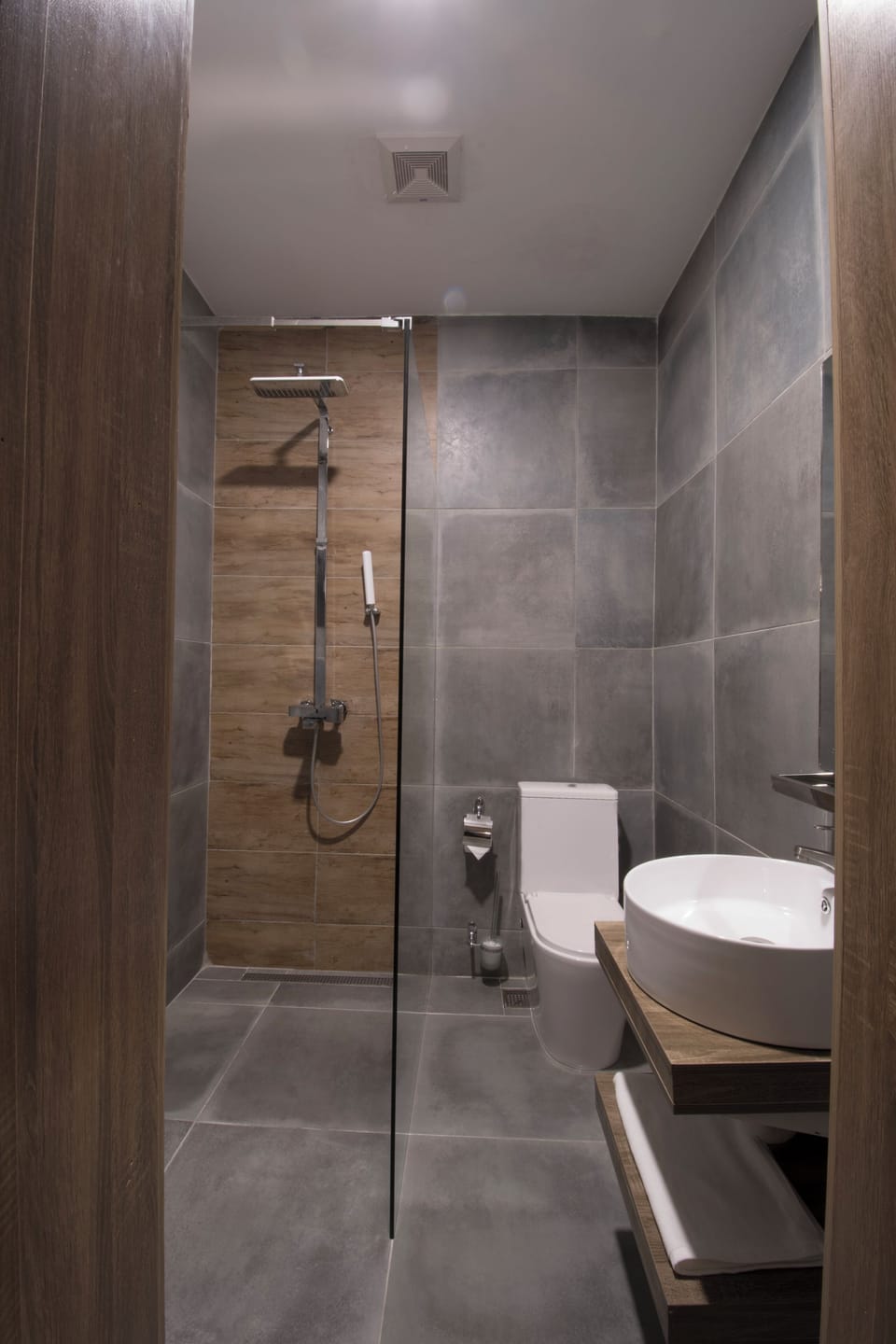 Presidential Suite | Bathroom shower
