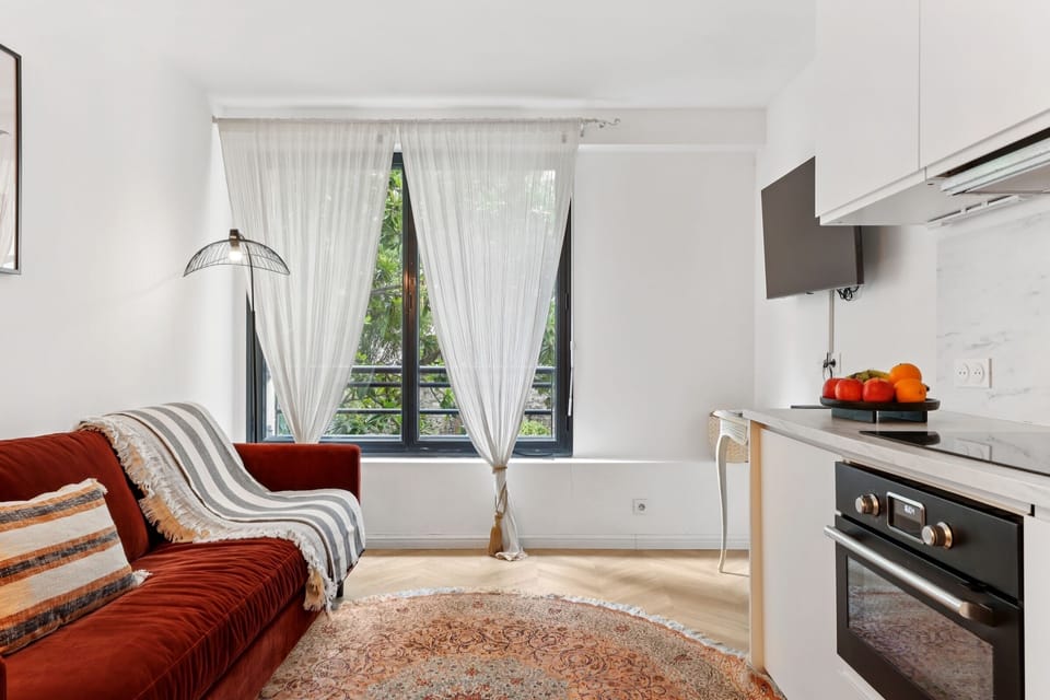 City Apartment, 1 Double Bed with Sofa bed, Non Smoking | Living area | 40-inch Smart TV with satellite channels